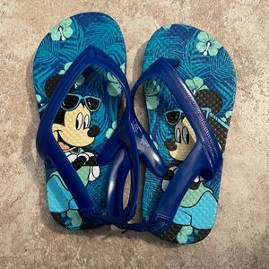 Toddler boys Mickey Mouse sandals! Brand new only tried on! Size 9!🙂